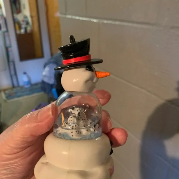 Vintage McDonald’s 101 Dalmatians Snow Dome with Red Packaging - Picture 6 of 7